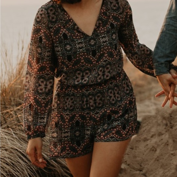 Express Patterned Romper - Picture 1 of 5
